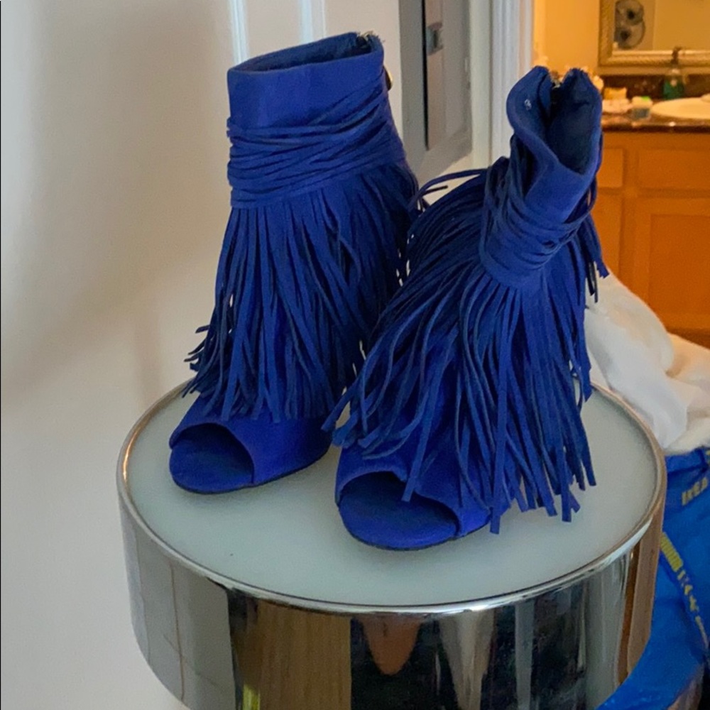 CAPE ROBBIN Cobalt blue fringe heels - 8